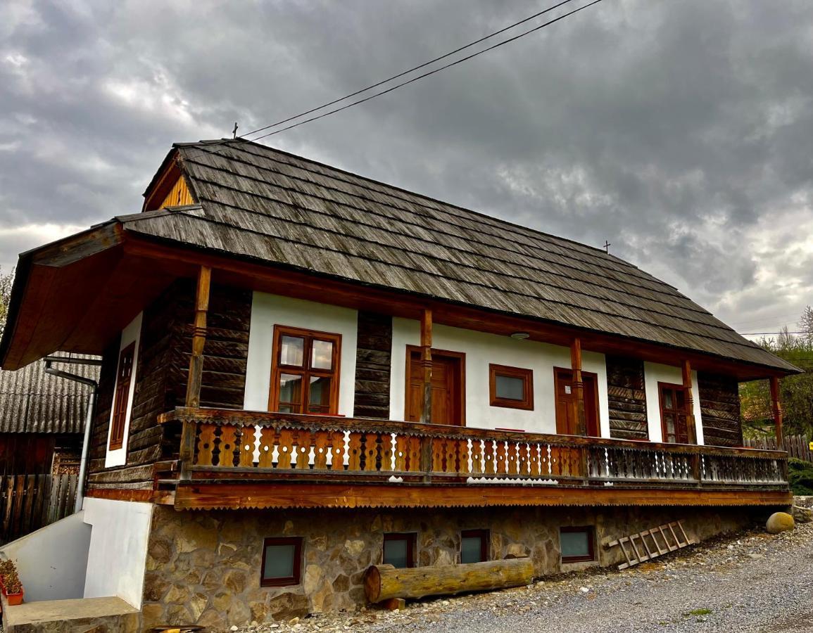 Biotour Camping & Restaurant Ghimeş-Făget Esterno foto