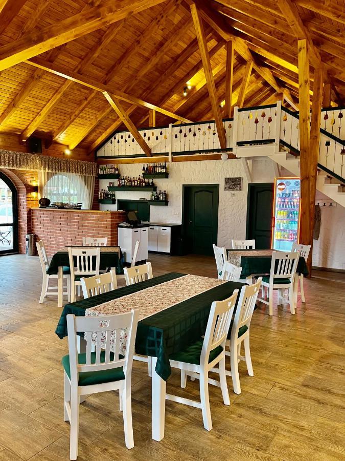 Biotour Camping & Restaurant Ghimeş-Făget Esterno foto
