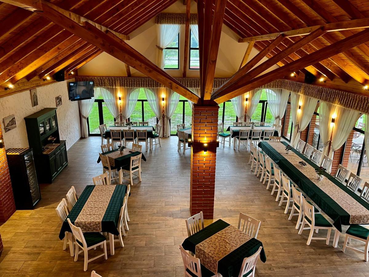 Biotour Camping & Restaurant Ghimeş-Făget Esterno foto