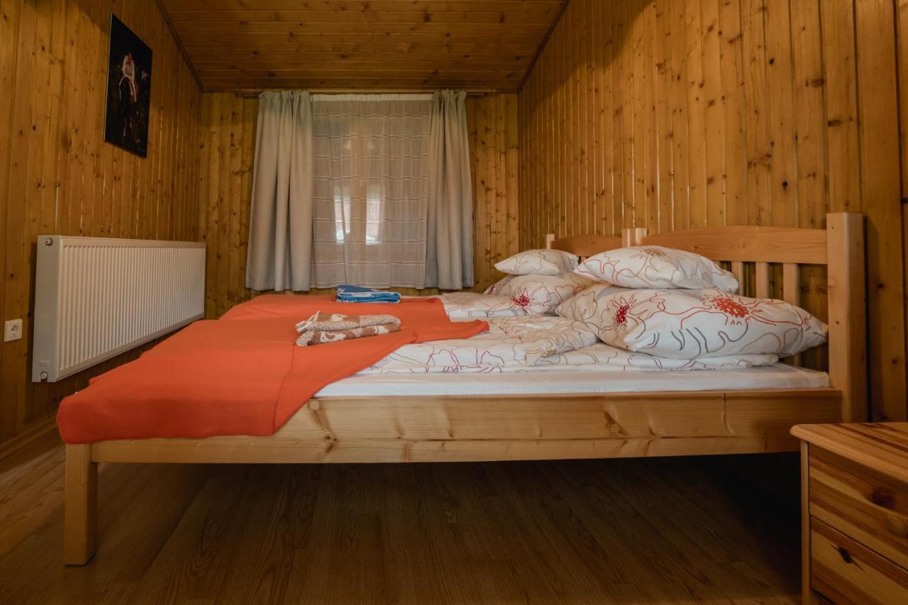 Biotour Camping & Restaurant Ghimeş-Făget Esterno foto
