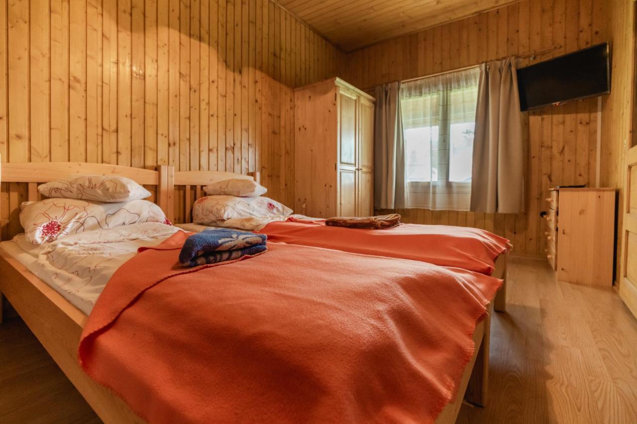 Biotour Camping & Restaurant Ghimeş-Făget Esterno foto