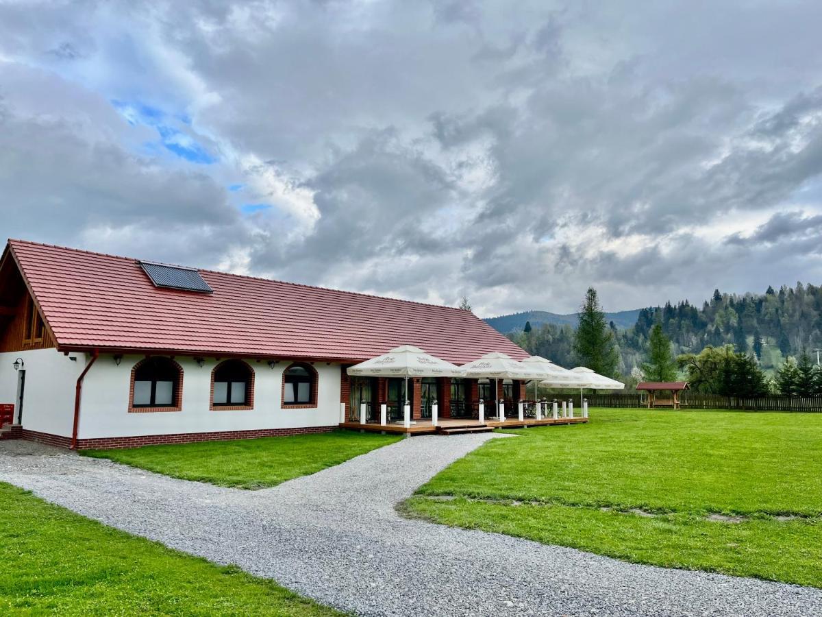 Biotour Camping & Restaurant Ghimeş-Făget Esterno foto