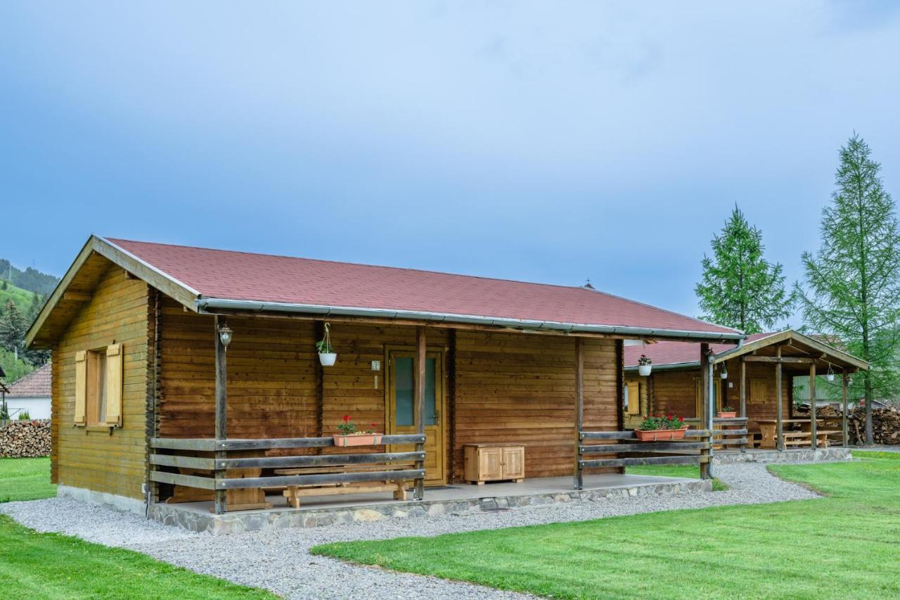 Biotour Camping & Restaurant Ghimeş-Făget Esterno foto