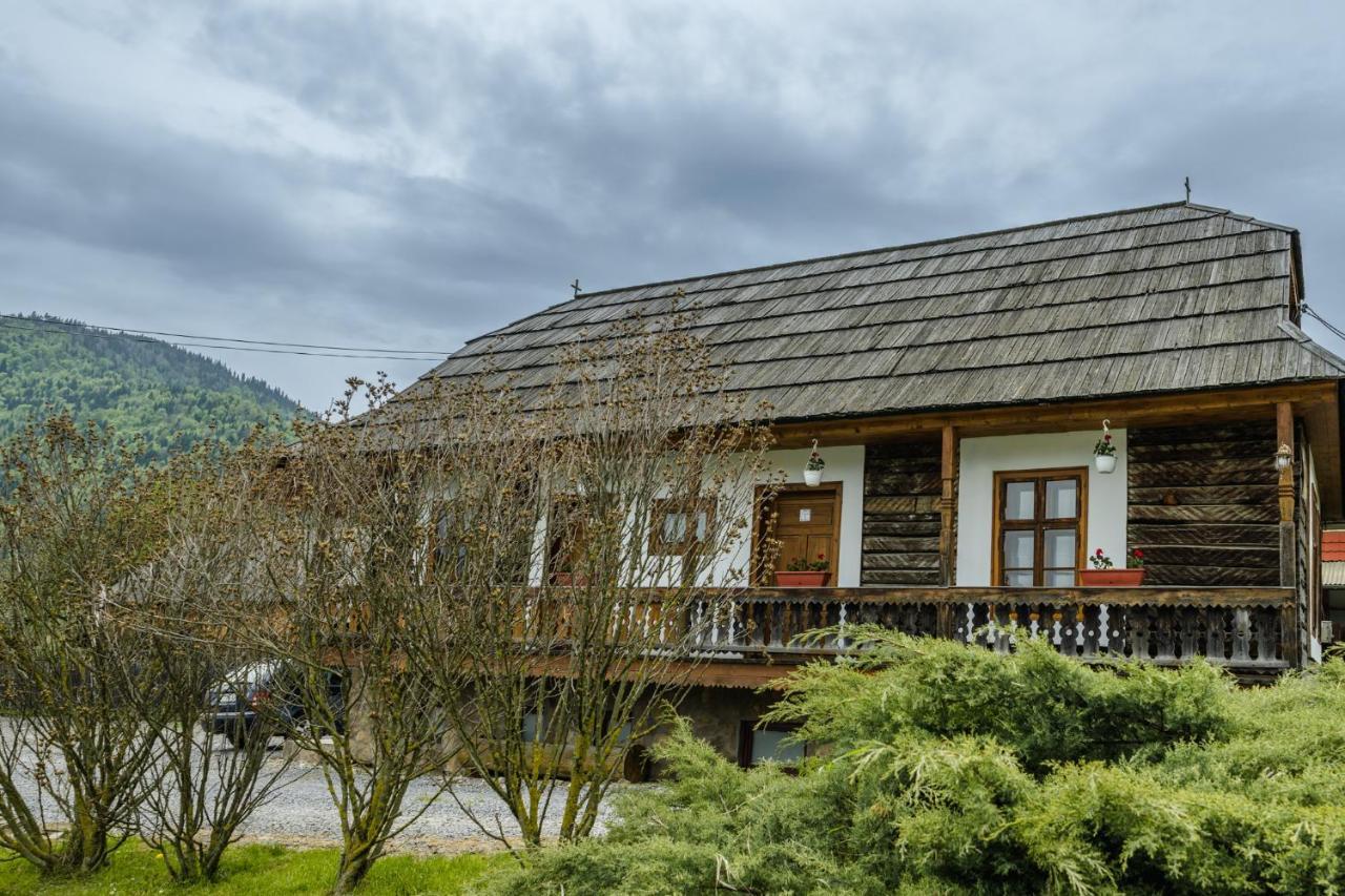 Biotour Camping & Restaurant Ghimeş-Făget Esterno foto